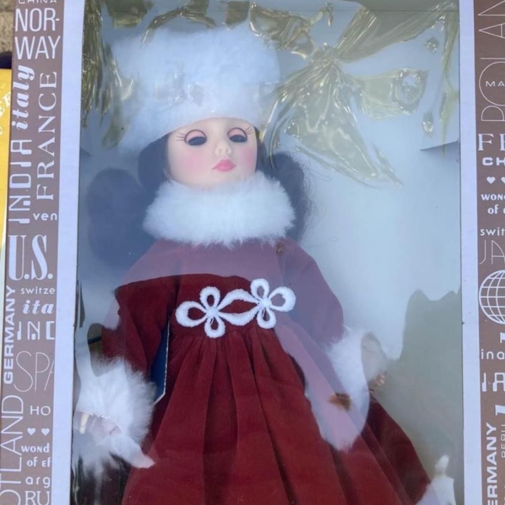 Vintage 1983 wonderful world of effanbee Russia